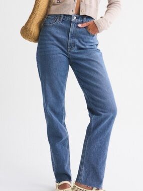 Abercrombie & Fitch Curve Love The 90s Straight Ultra High Rise Jean